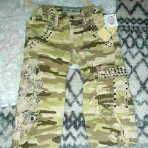 NWT Miss Me camo Cargo capri pants